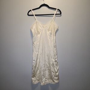 Mel-Lin Crem Lace Slip Dress | 36